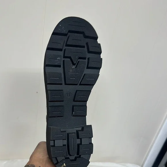 Pierre Dumas White and Black Lace Up Boots - Picture 7 of 9